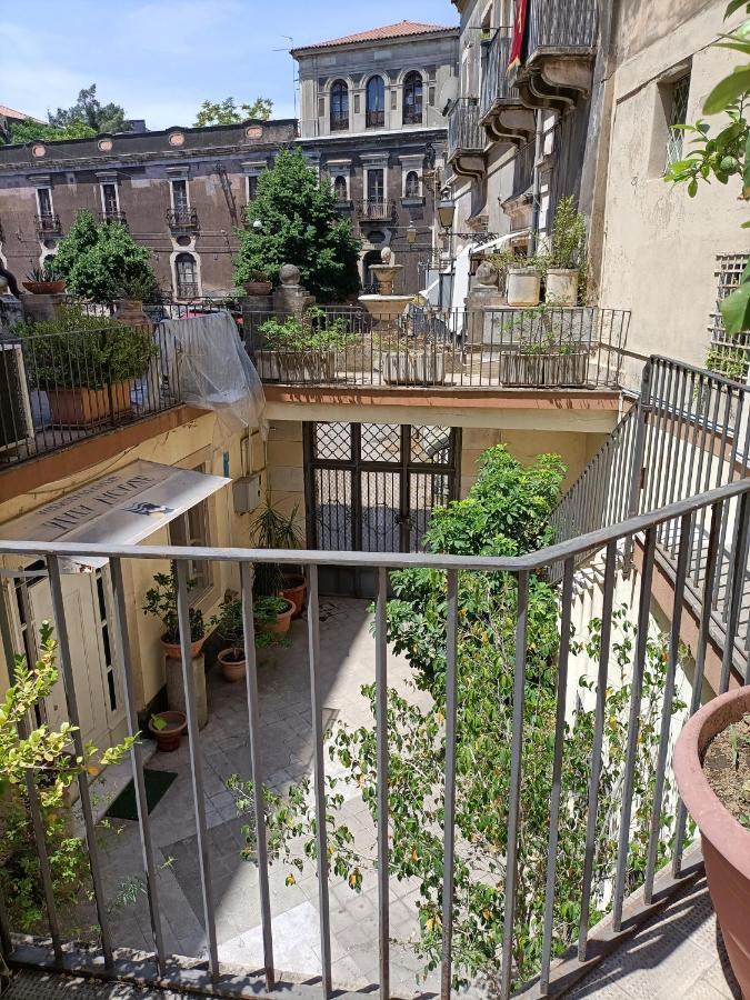 Residenza La Vecchia Cattedrale Катания Екстериор снимка
